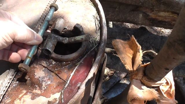 Металлическая бочка для закладки привады на медведя, видео из архива. 2023 г. смотреть онлайн