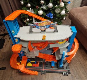 Мега крутая парковка Hot Wheels