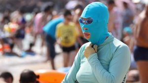 ПОЧЕМУ КИТАЙЦЫ НА ПЛЯЖ НАДЕВАЮТ МАСКИ?