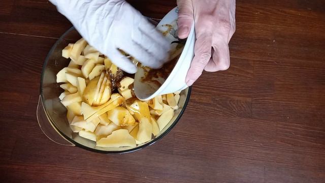Старая картошка по-деревенски запечённая со специями