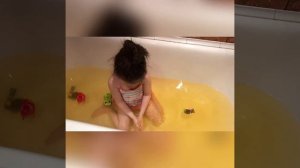 Моюсь в ванной/запускаю бомбочки для ванны