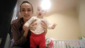 Смех ребенка в 7 месяцев! Щекотка для маленьких! Мама защекотала!