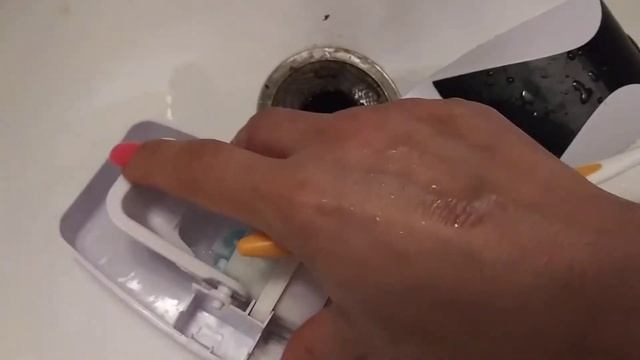 How to clean/unclog toothpaste dispenser смотреть онлайн