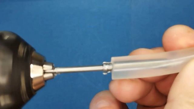 Универсальная идея за копейки! Полезная самоделка из клеевых стержней