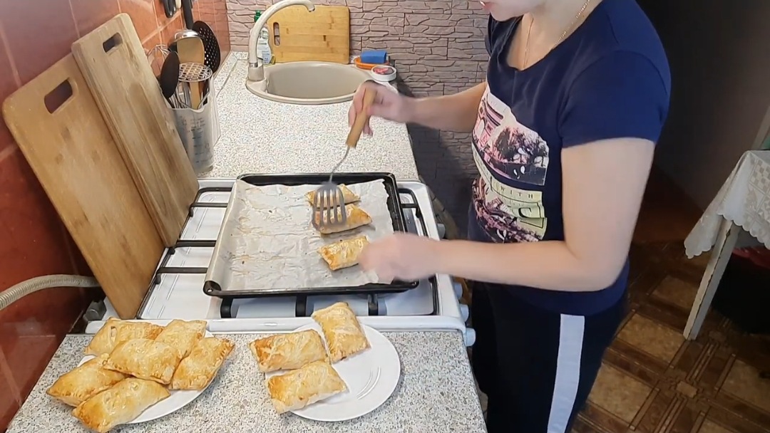 Вкусняшка из слоёного теста с начинкой! За несколько минут смотреть онлайн