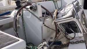 1. Выжившая, после шторма “Ирма“, яхта Jeanneau Sun Odyssey 409, 2012 г.