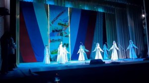 ,,Гляжу в озера синие". ансамбль современного танца ,,Вертикаль" и ,,Штрих".