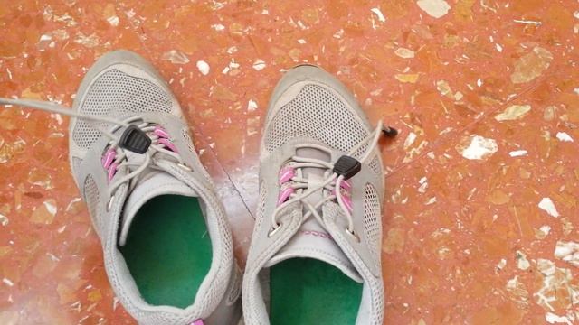 Кроссовки ecco воняют кошачьей мочой. смотреть онлайн