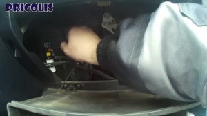 Замена фильтра салона на Hyundai Getz 1.3 .mp4