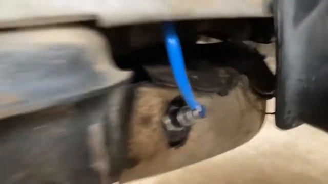 Finishing installing 02 sensor on 05 Subaru Outback XT смотреть онлайн