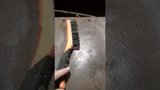 Щетка для удаления ржавчины и загрязнений фирмы Монтеро. смотреть онлайн