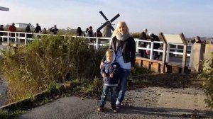 Киндердейк (Kinderdijk) - деревня мельниц, Нидерланд, Голландия, октябрь 2015
