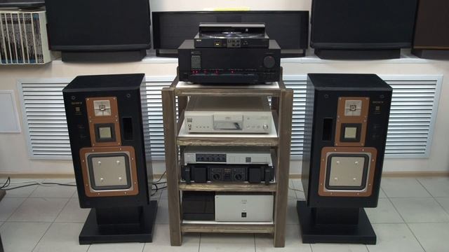 KENWOOD L-02A ￥550,000(1982年発売) 34.5kg.  Σ-сенсоры. Звучание с аналогового источника.