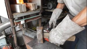 Нож из клапана  Ковка, выведение спусков на точиле, полировка