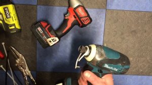 Easy!! How to remove a stuck bit from an impact driver (Ryobi, Dewalt, Makita, Ridgid, Milwaukee...