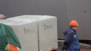 Фура приезжала на стройку разгружал Трактор JCB