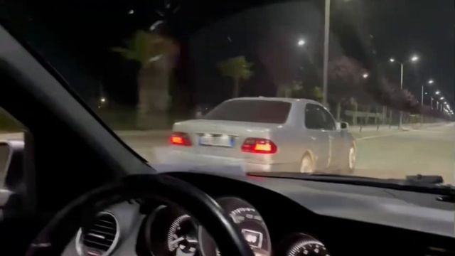 Mercedes C300 4Matic vs E320 CDI смотреть онлайн