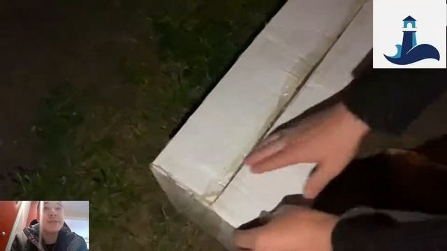 Подбросили маленьких, голодных лисят. Они пищали и пытались сбежать. Мы им помогли и теперь они жив смотреть онлайн