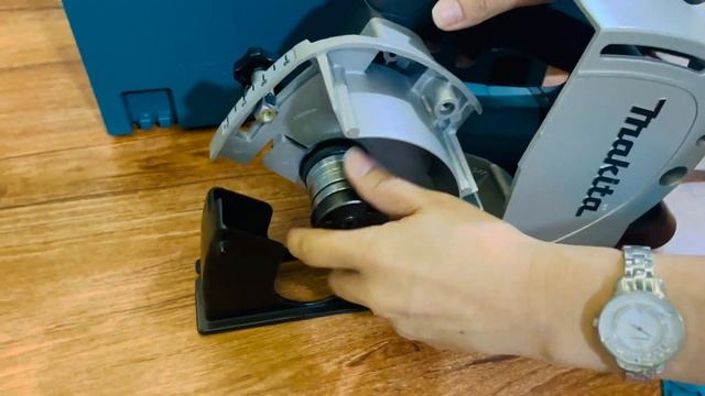 Makita SG1251J Wall Chaser / Concrete Cutter for Grooving 5" 1400W.Net weight 4.3Kg. смотреть онлайн