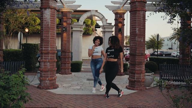 LA ALEMANA x BIANCA - TINGA BACHATA FOOTWORK CHALLENGE смотреть онлайн