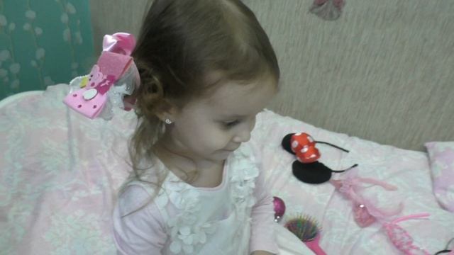 Папа делает прическу. Прическа на скорую руку. Смешное видео. смотреть онлайн