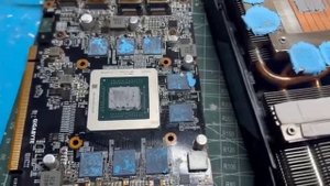 Laird 607 vs нормальные 15 ваттные прокладки на Rx 5700 GDDR6