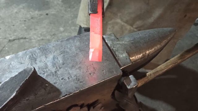 Пластилин в кузнице. Художественная ковка птички. Художественная ковка ласточки. Blacksmith. смотреть онлайн