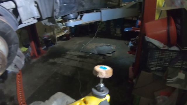 Не работает абс ошибка датчик ABS замена магнитного кольца заднего датчика Mercedes w211 смотреть онлайн