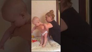 Учимся вставать на ножки