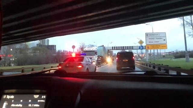 Застряла фура под мостом на Рублево-Успенском шоссе, 15.11.2017 смотреть онлайн