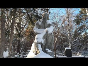 Писатель Бажов, цареубийца Ермаков, певец Киркоров на Ивановском кладбище Екатеринбурга