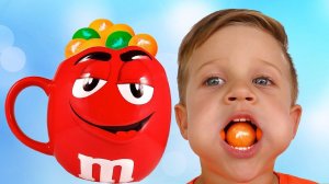 Learn Colors with Bad Kid M&M's Candy, Finger Family Baby Songs and Nursery Rhymes for kids Colours