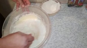 Пончики на кефире с творогом.