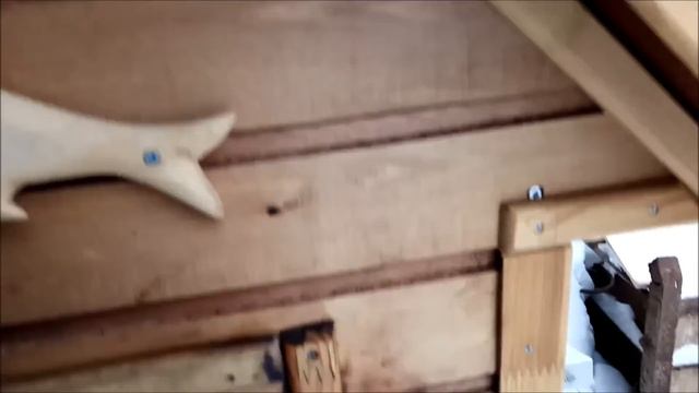 Коптим сало в деревянной коптильне