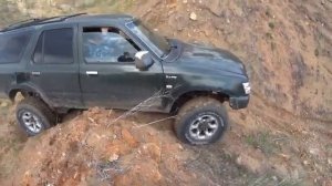 Грейт Волл Сейф, Опель Фронтера и Нива на диагонали.