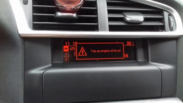 Ошибка Ситроен с 4 "Уровень масла в двигателе" смотреть онлайн