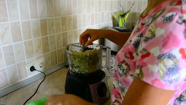 Чем кормить кур несушек. Бюджетное кормление, чтобы куры неслись.