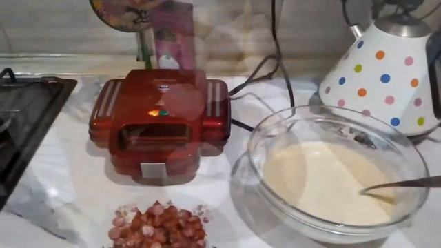 Вафли с колбасками смотреть онлайн