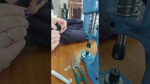 окантовка низа рукавов в куртке + ремонт горловины