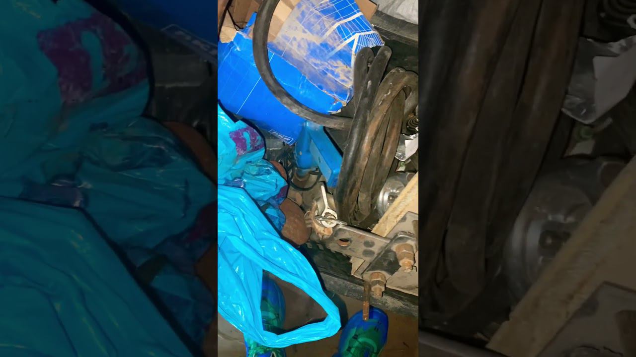 Куча интересных вещей в старом сарае Может надо кому-то что-то? смотреть онлайн