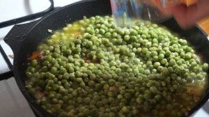 Зелёный горошек тушёный с мясом. Очень вкусное блюдо!