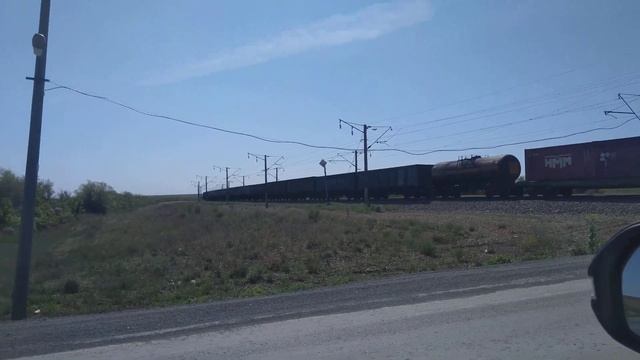 Встретились два ВЛ80 на переезде возле Жуламансая. 22.05.2021 смотреть онлайн