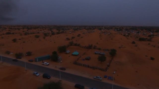 Vue aérienne de la route de l'espoir à 10 km de Nouakchott смотреть онлайн