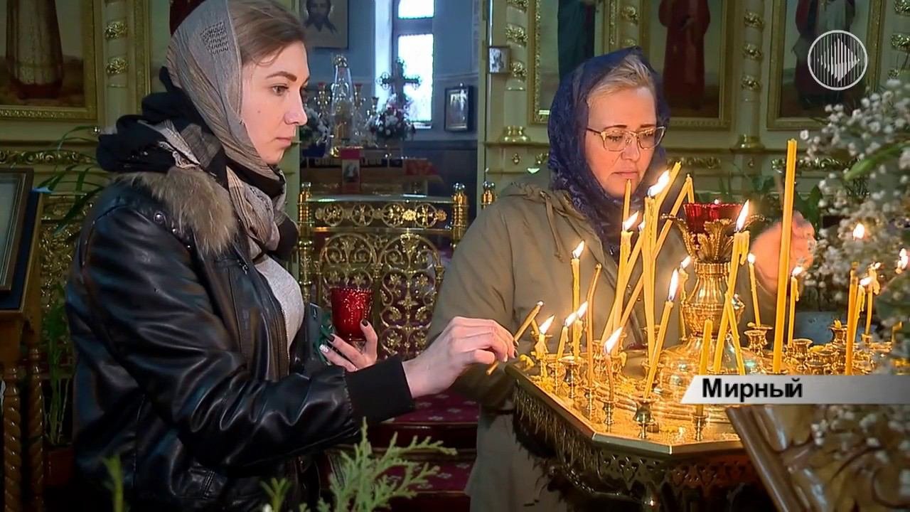 Мирнинцы встретили символ Пасхи - Благодатный огонь