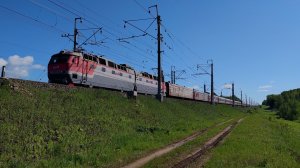 Электровоз ЧС7-006 с поездом Владивосток-Москва.