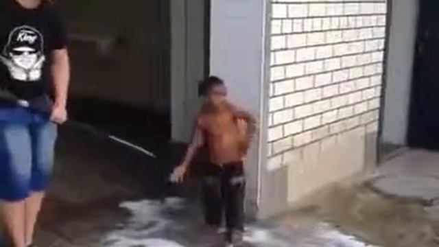 Цыганята зашли в гости помыться смотреть онлайн