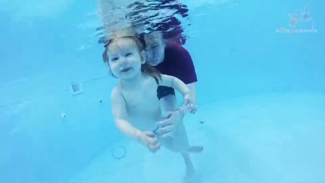 Грудничковое плавание «Водолазики» |Вероника 1 год| смотреть онлайн