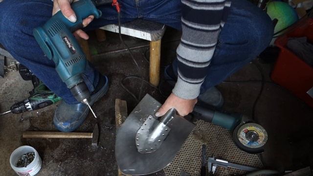 РЕМОНТ ТИТАНОВОЙ ЛОПАТЫ без сварки. titanium shovel смотреть онлайн