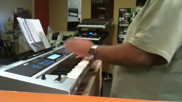 Funky Bass & Rhodes groove смотреть онлайн