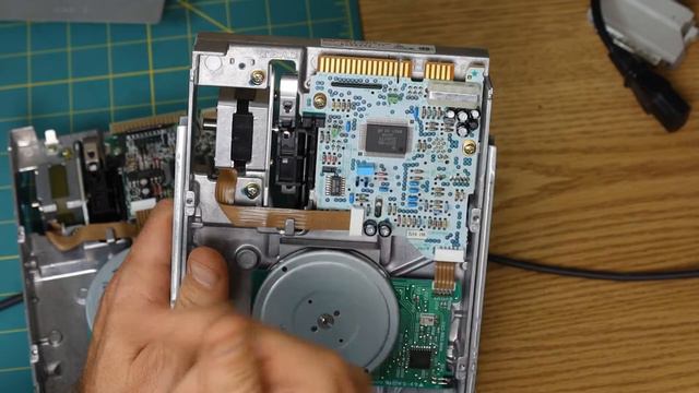 DaynaFile SCSI floppy drive deep dive! смотреть онлайн
